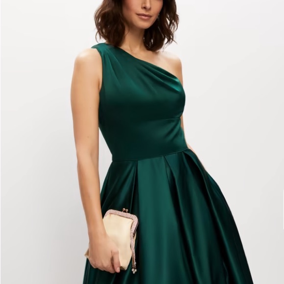 Melanie Lyne gorgeous jade ball gown with a removable brooch - worn once only - Picture 3 of 5